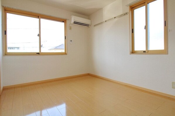 リビングタウン上野台 Bの物件内観写真